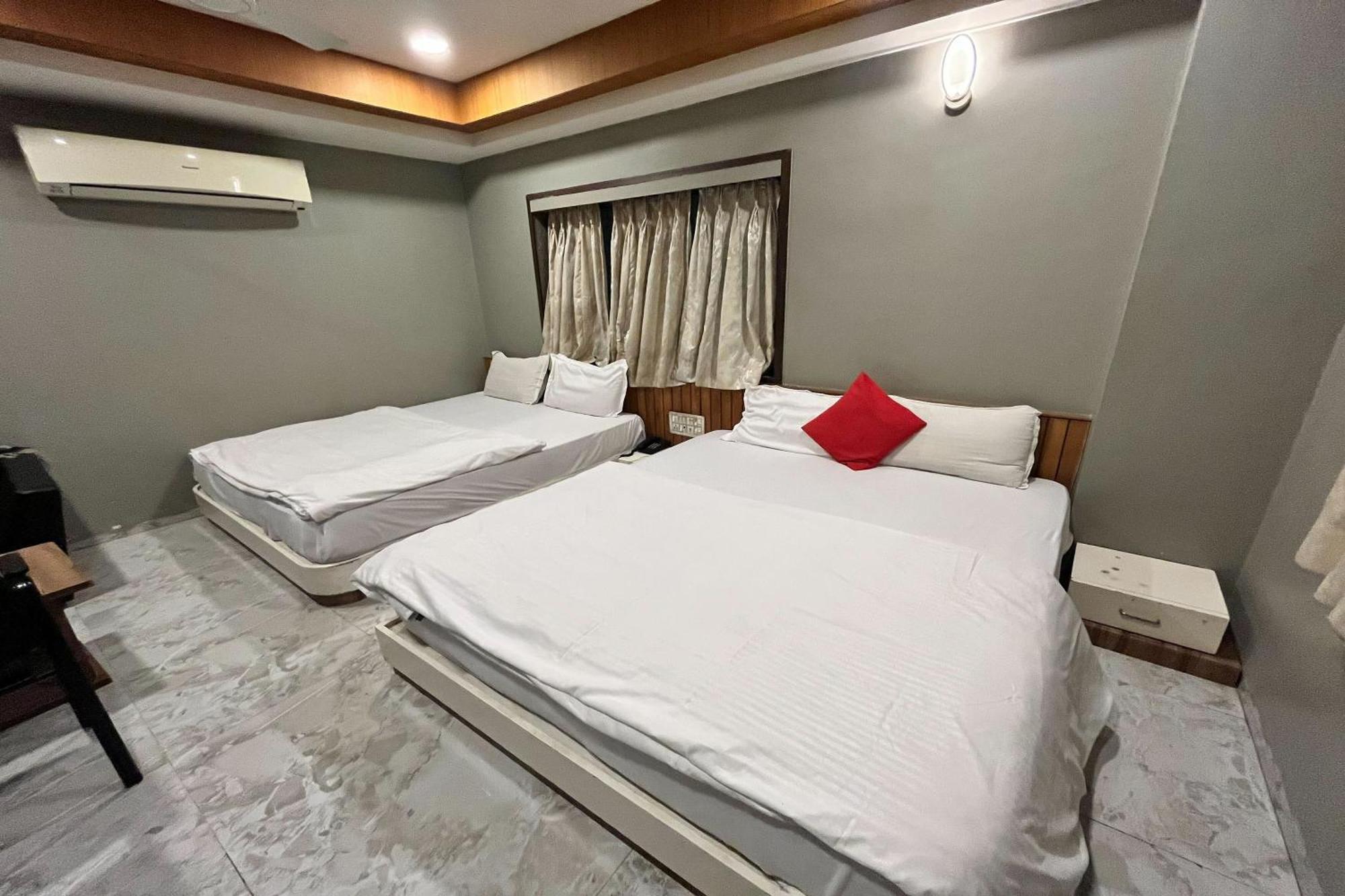 Hotel Om Balaji Amhedabad Dış mekan fotoğraf