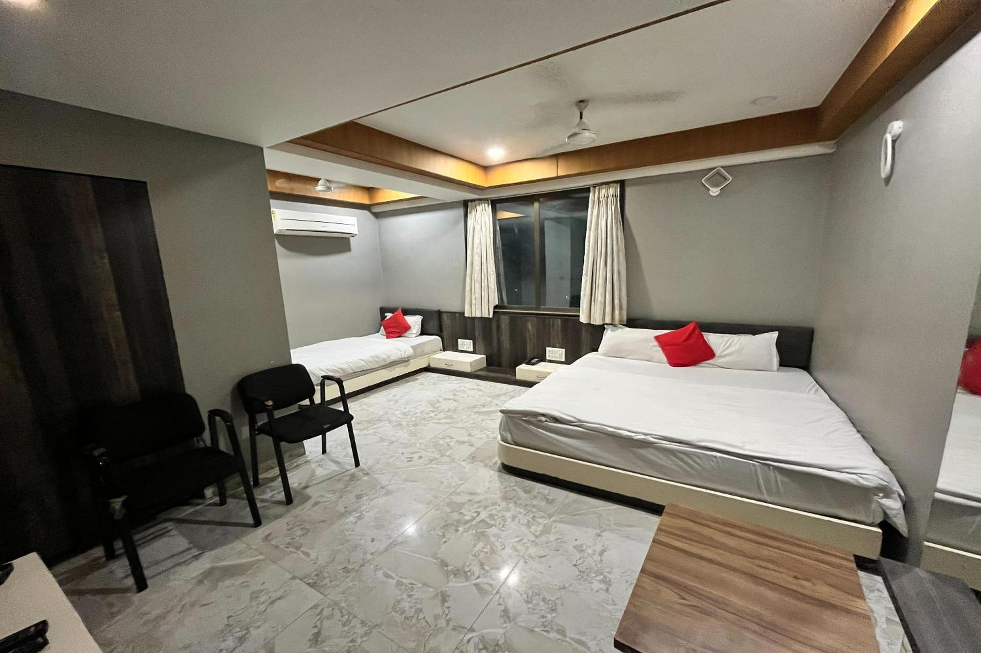 Hotel Om Balaji Amhedabad Dış mekan fotoğraf