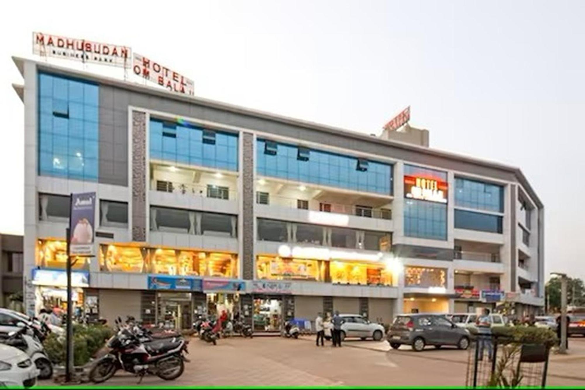 Hotel Om Balaji Amhedabad Dış mekan fotoğraf
