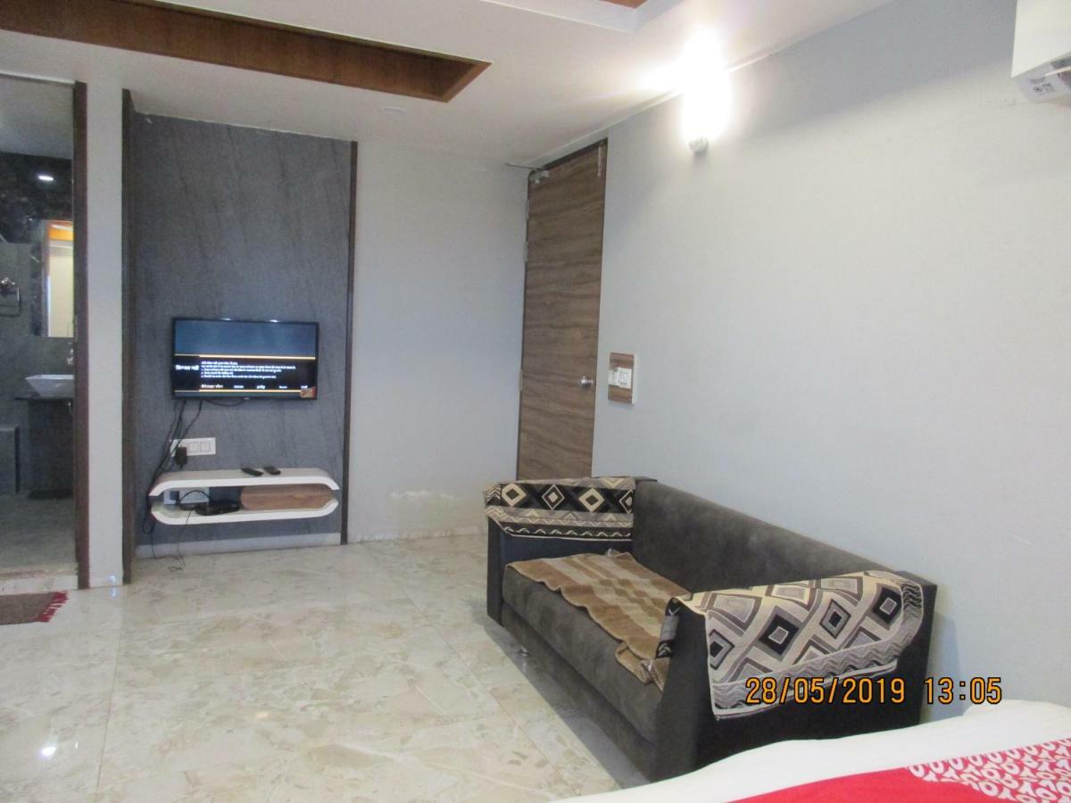 Hotel Om Balaji Amhedabad Dış mekan fotoğraf