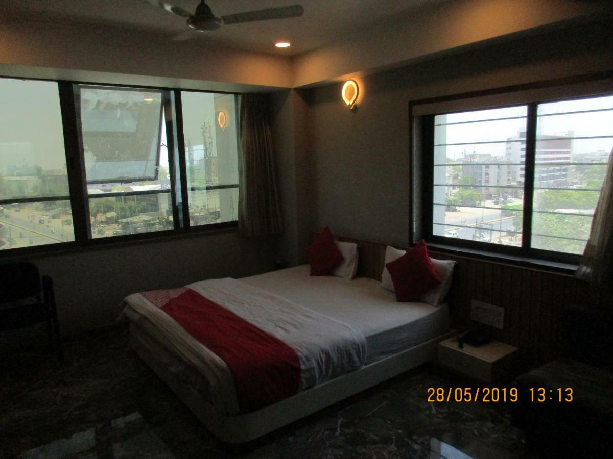 Hotel Om Balaji Amhedabad Dış mekan fotoğraf