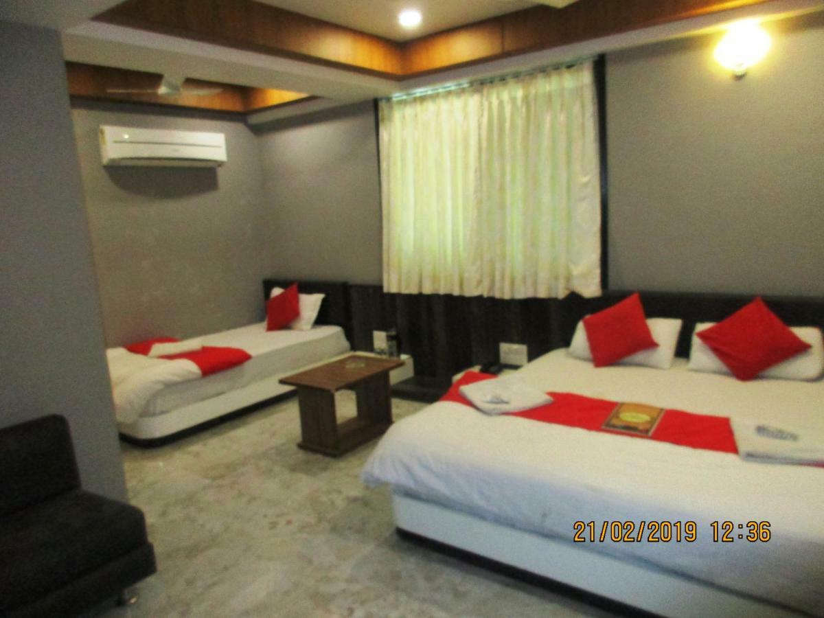 Hotel Om Balaji Amhedabad Dış mekan fotoğraf