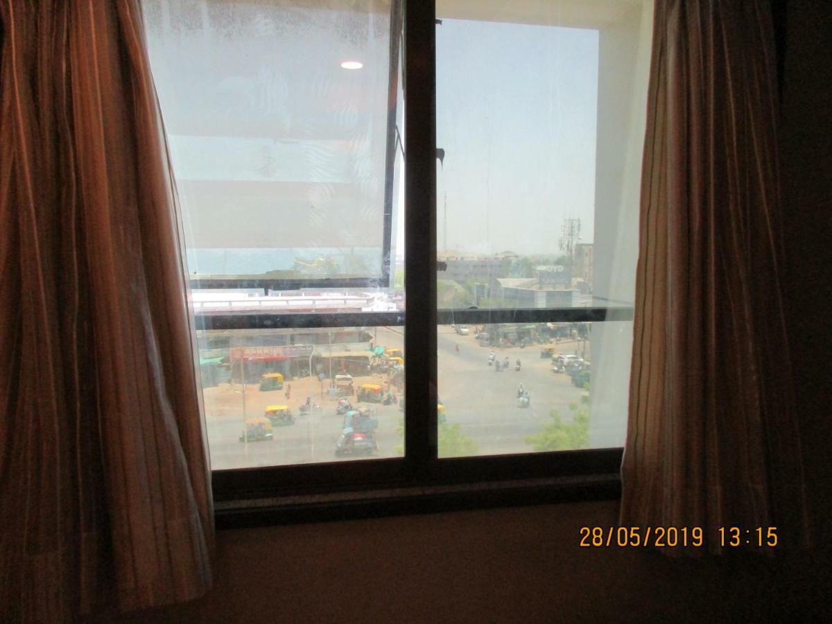 Hotel Om Balaji Amhedabad Dış mekan fotoğraf