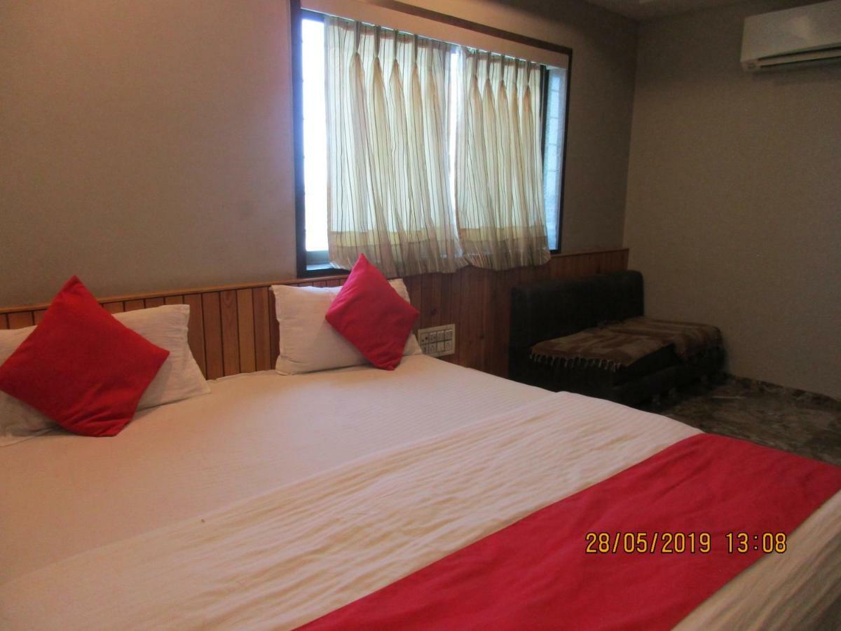Hotel Om Balaji Amhedabad Dış mekan fotoğraf