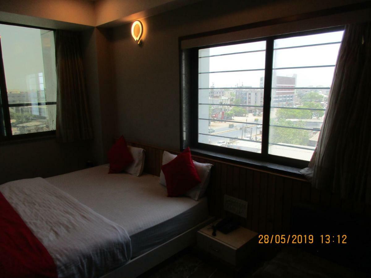Hotel Om Balaji Amhedabad Dış mekan fotoğraf