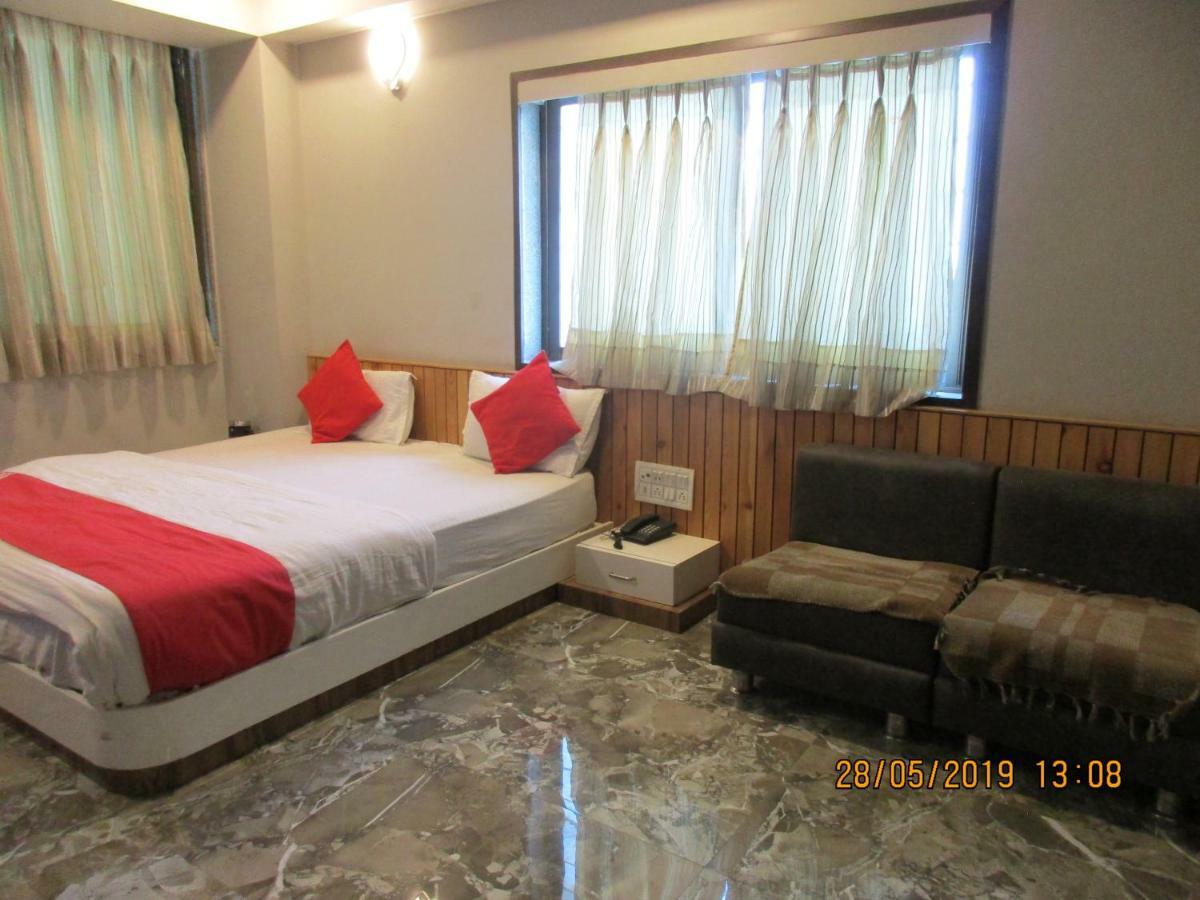 Hotel Om Balaji Amhedabad Dış mekan fotoğraf